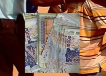 K. P. Blédou, économiste ivoirien résidant aux Almadies à Dakar, a été arrêté et placé à Rebeuss pour avoir escroqué le guérisseur K. A. R. Ano de plus de 600 millions de francs CFA.