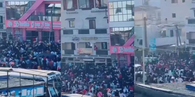 Des centaines de jeunes se ruent chez Diodio « Glow Up » pour un recrutement (vidéo)