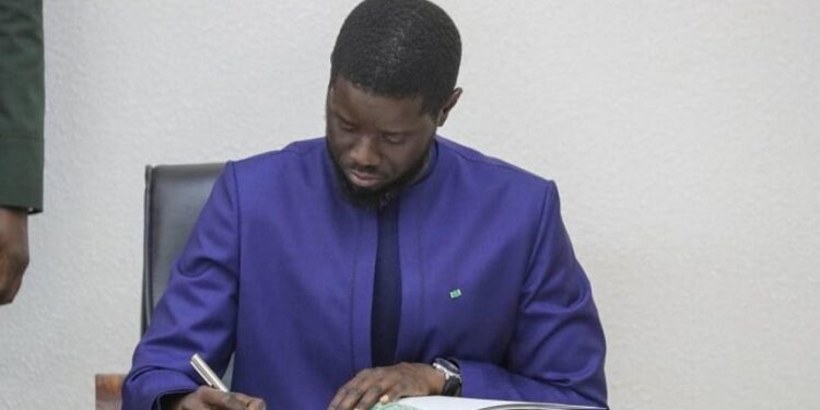 IMPORTATION DE VÉHICULES D’OCCASION : Le décret sur le relèvement de l’âge limite signé par le président Diomaye