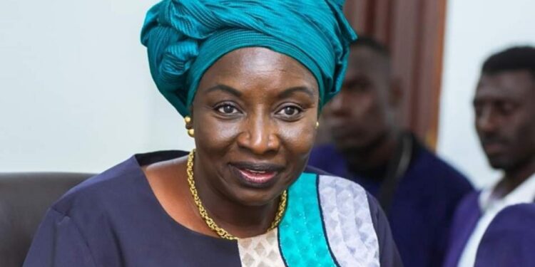 « Diomaye Président » : Aminata Touré quitte le groupe WhatsApp des leaders et entraîne sept cadres