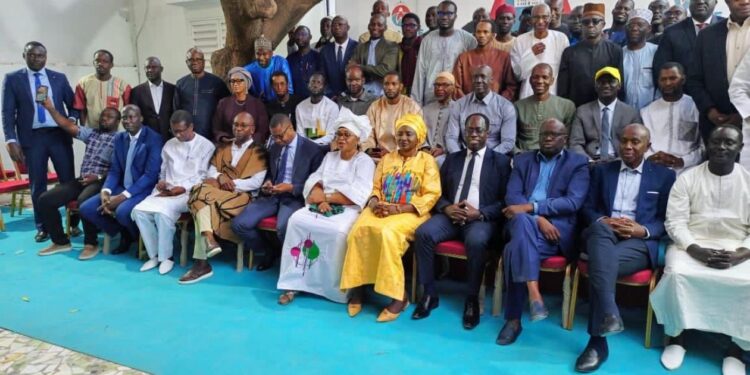 «Diomaye Président» : un leader porte plainte contre…