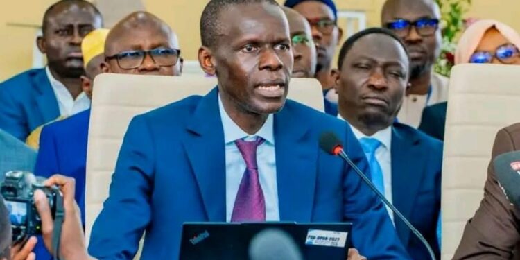 « Gouvernement de yambar » : Waly Diouf Bodiang répond à Pape Djibril Fall, « c’est le monde à l’envers. Un individu aussi efféminé que… »