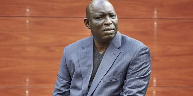 Les avocats de Madiambal Diagne dénoncent un “chantage diplomatique” après la suspension des extraditions vers la France