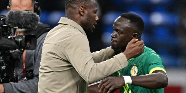 Un journaliste de TV5 encense Pape Thiaw :  » Les joueurs sont prêts à aller à la guerre pour lui, alors qu&rsquo;avant il y avait des clans »