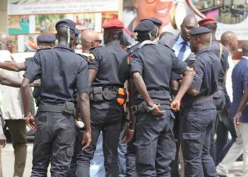 Ben Tally : un exhibitionniste filmé devant une école