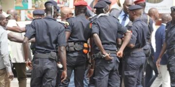 Ben Tally : un exhibitionniste filmé devant une école