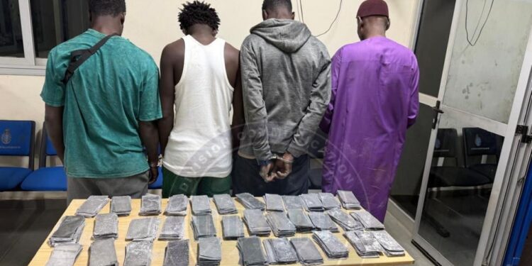 2 milliards F CFA en billets noirs saisis à Rufisque : Cinq trafiquants, dont un homme âgé, arrêtés par la BR de Keur Massar