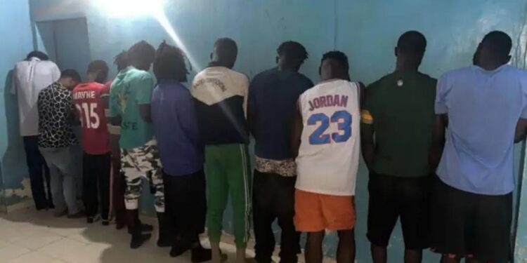 Horreur à Sicap-Mbao : Un père surprend le viol collectif de sa fille de 14 ans par 12 adolescents