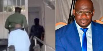 «Visage masqué et mains menottées : Kader Dia craque et…