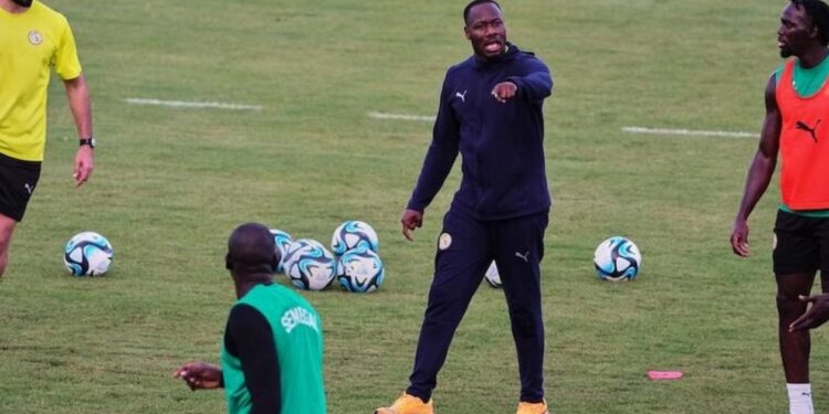 Tanière : Pape Thiaw bouscule ses habitudes à l&rsquo;entraînement, trois cadres manquent à l&rsquo;appel