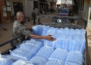 Scandale sanitaire au Sénégal : 82 % des eaux en sachet analysées contiennent des matières fécales