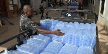 Scandale sanitaire au Sénégal : 82 % des eaux en sachet analysées contiennent des matières fécales