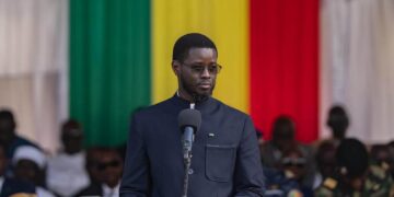 Diomaye Président : le groupe WhatsApp verrouillé, la grogne monte