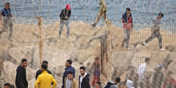 Espagne: 60.000 migrants ont passé la frontière entre le Maroc et Ceuta, l&rsquo;équivalent de « 70% de la population locale