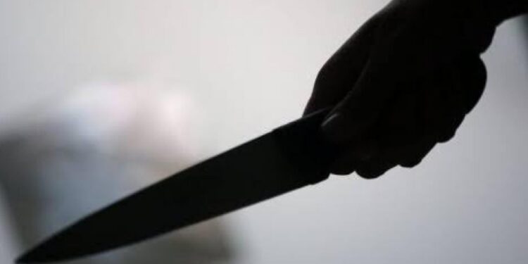 «J’ai tout fait pour cette…» : l’émigré rentré fauché au pays s’arme d’un couteau pour solder ses comptes avec la cause de ses malheurs