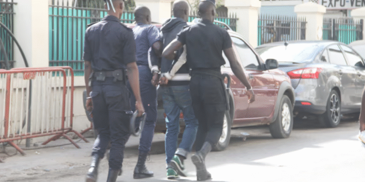 Patte d’Oie : trois vigiles livrent un voleur à la police, un drame survient quelques instants plus tard