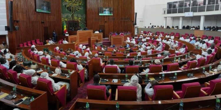 « Diomaye ! » et « Sonko ! » hurlés dans les tribunes, griot expulsé : Les coulisses électriques de la DPG