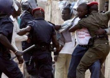 Mbour : interdit de filmer, il donne un violent coup de tête au commandant de police