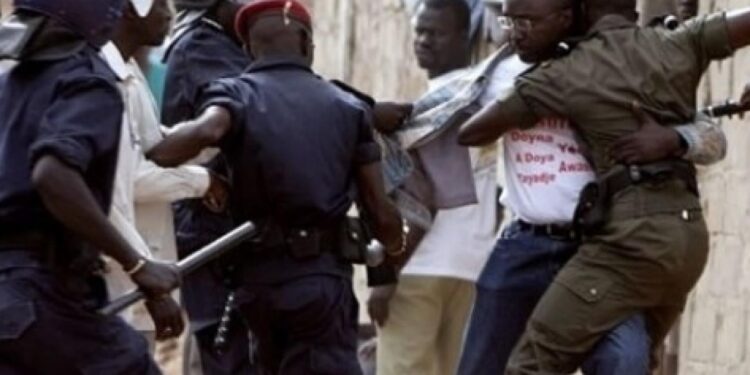 Mbour : interdit de filmer, il donne un violent coup de tête au commandant de police